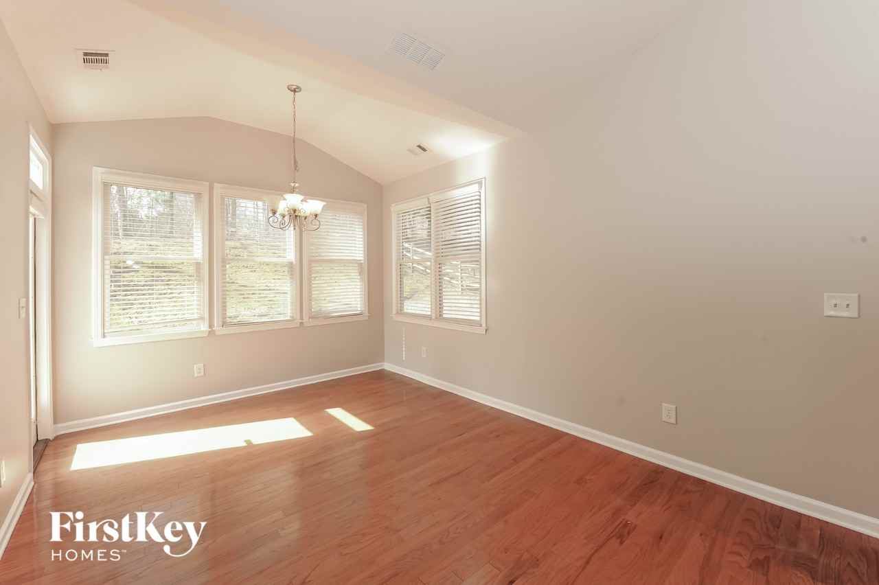 6660 Euclid Ct - Photo 5 of 15