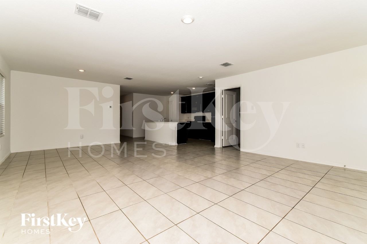 5430 Bristle Leaf Dr - Photo 4 of 19