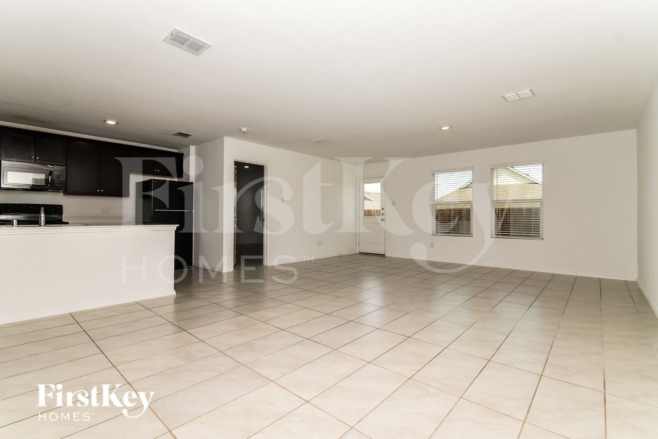 5430 Bristle Leaf Dr - Photo 5 of 19