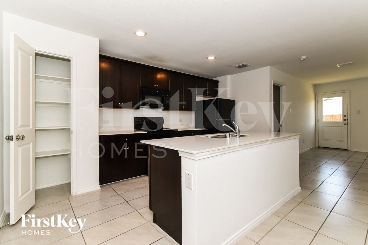5430 Bristle Leaf Dr - Photo 6 of 19