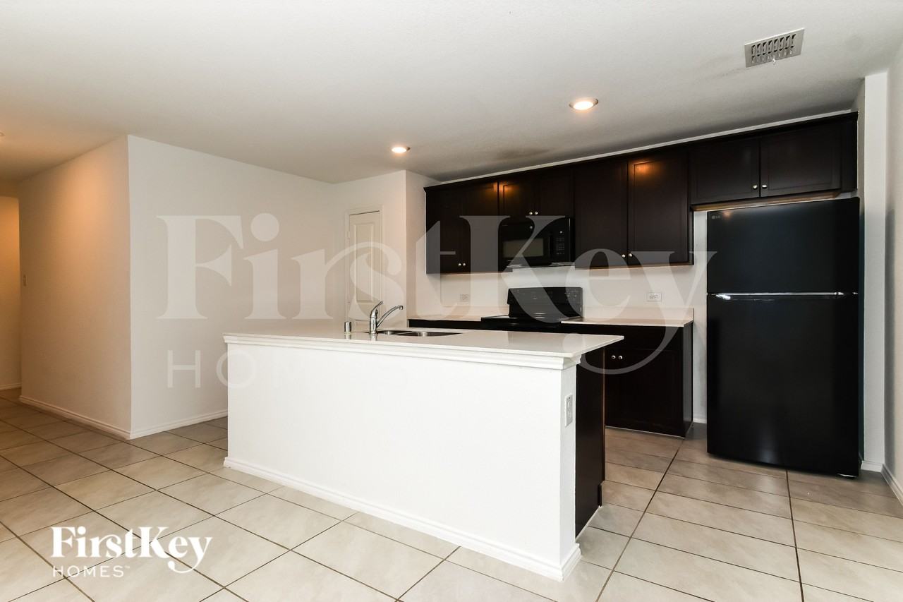 5430 Bristle Leaf Dr - Photo 7 of 19