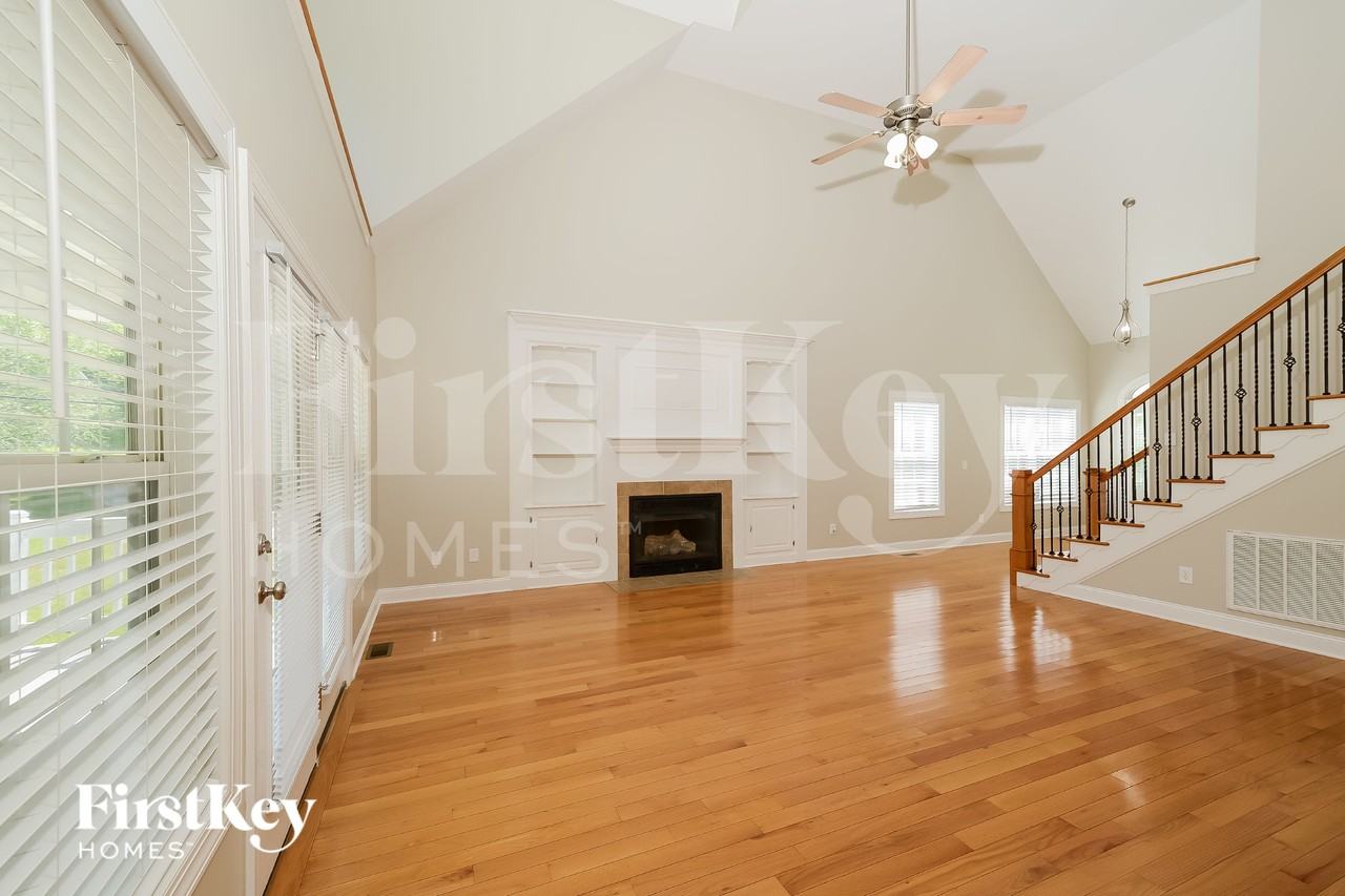 2373 Topaz Ln - Photo 3 of 15
