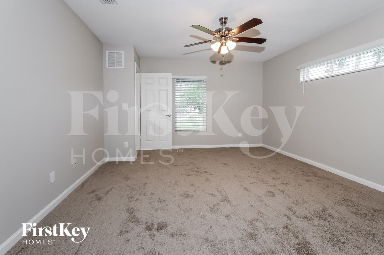 2325 Se Berkshire Blvd - Photo 4 of 16