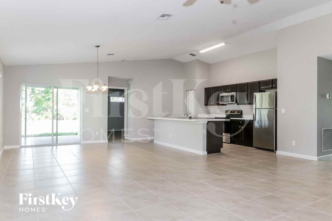 2325 Se Berkshire Blvd - Photo 5 of 16