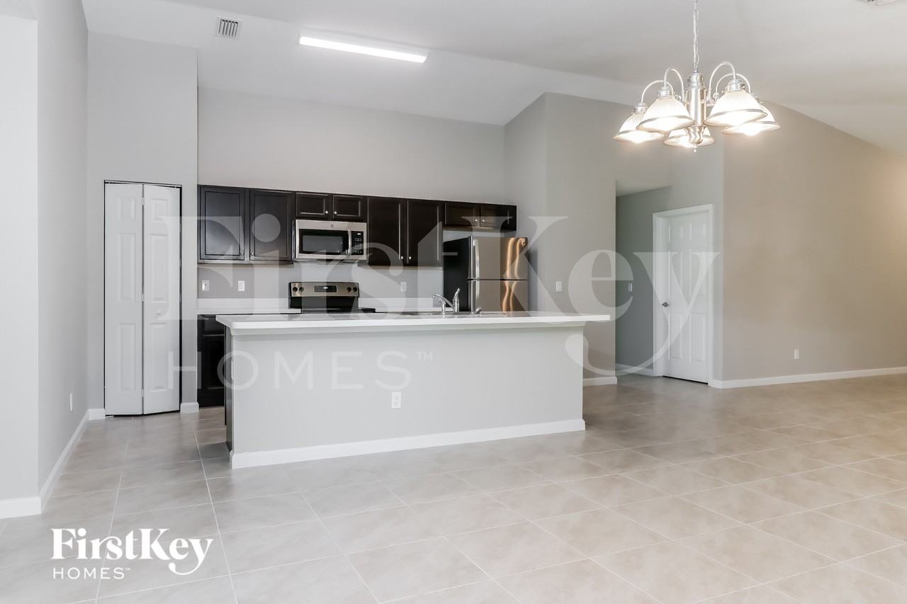2325 Se Berkshire Blvd - Photo 6 of 16