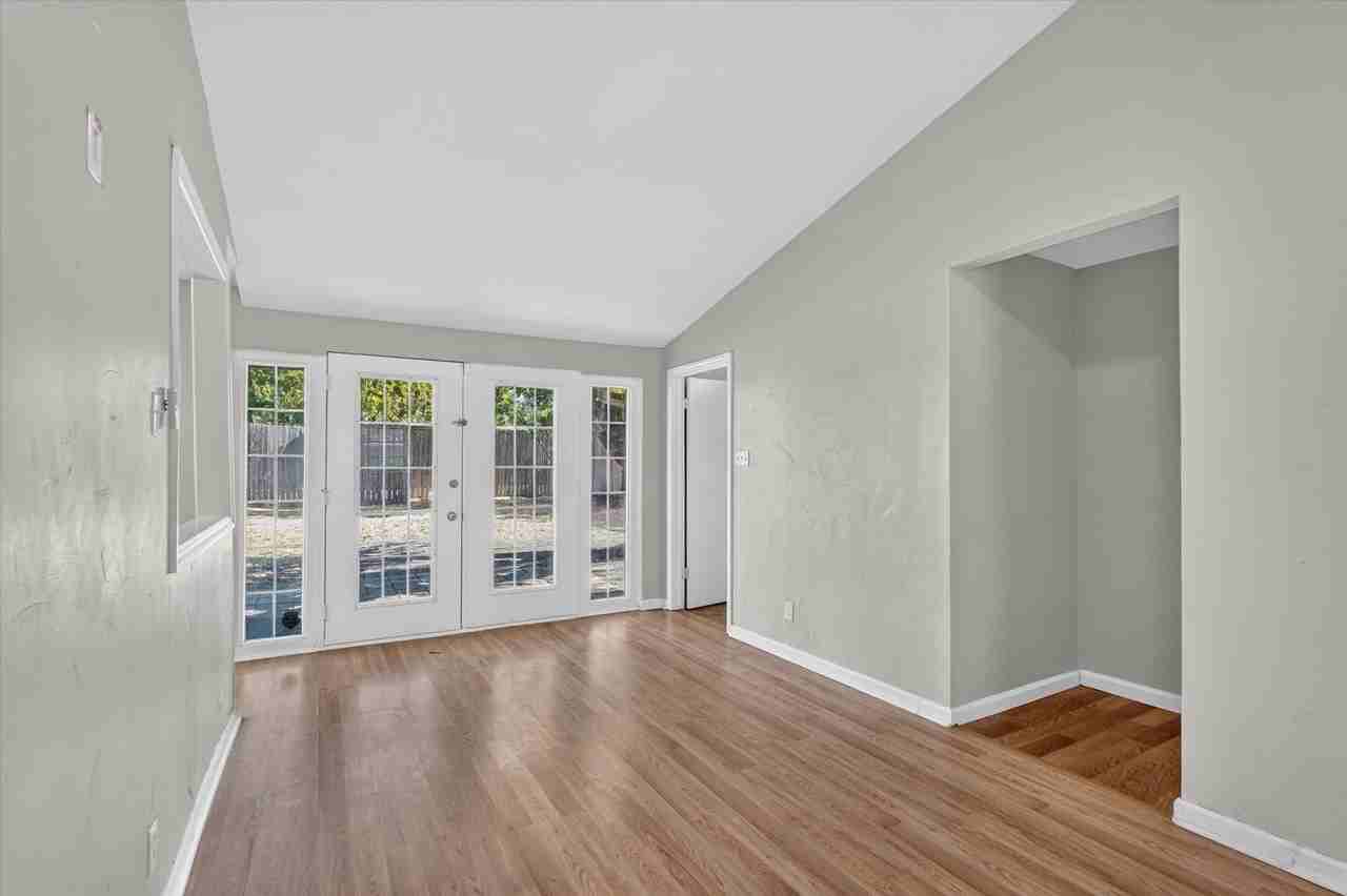 828 Kingswood Ave - Photo 3 of 11