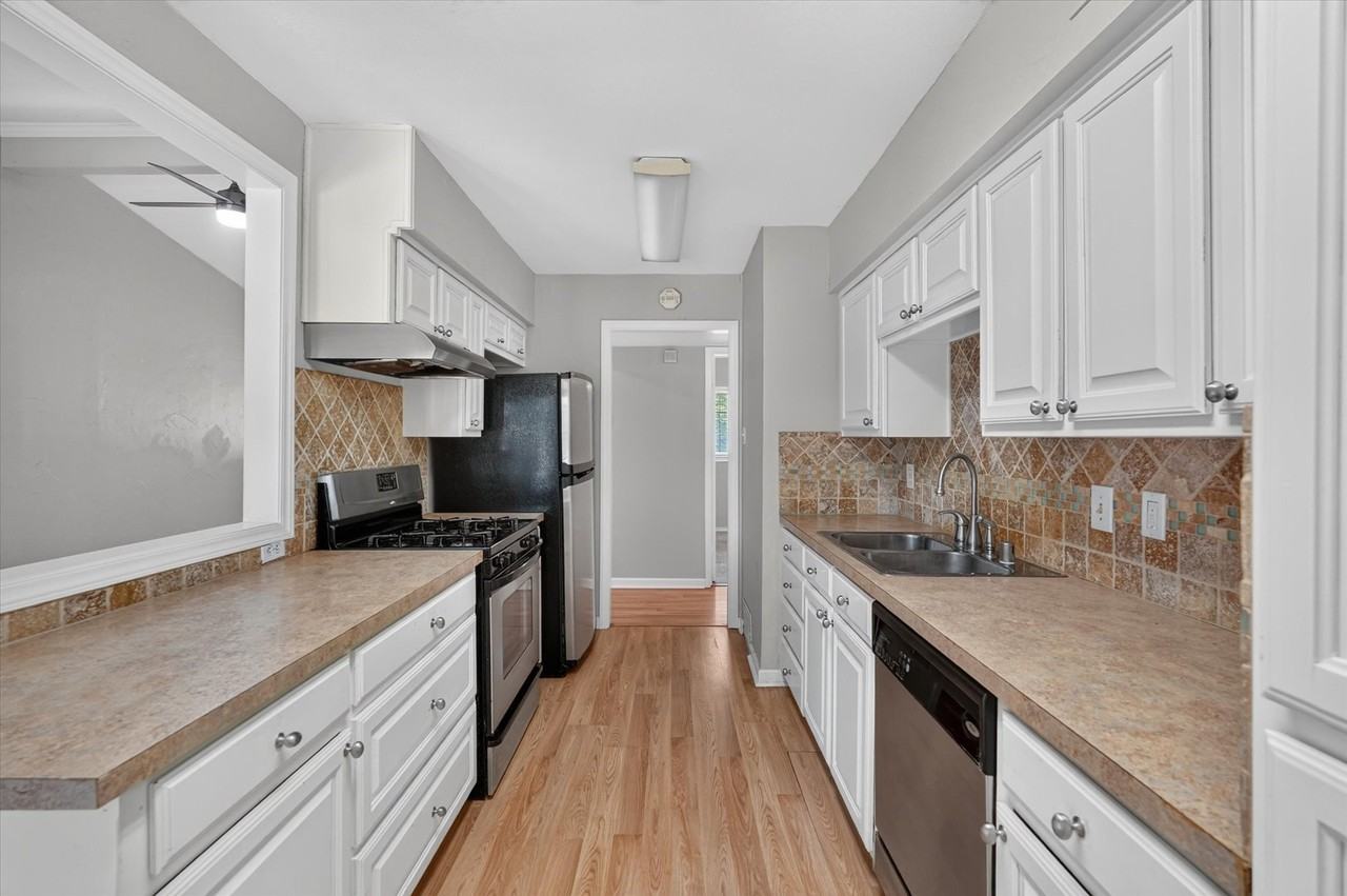 828 Kingswood Ave - Photo 5 of 11