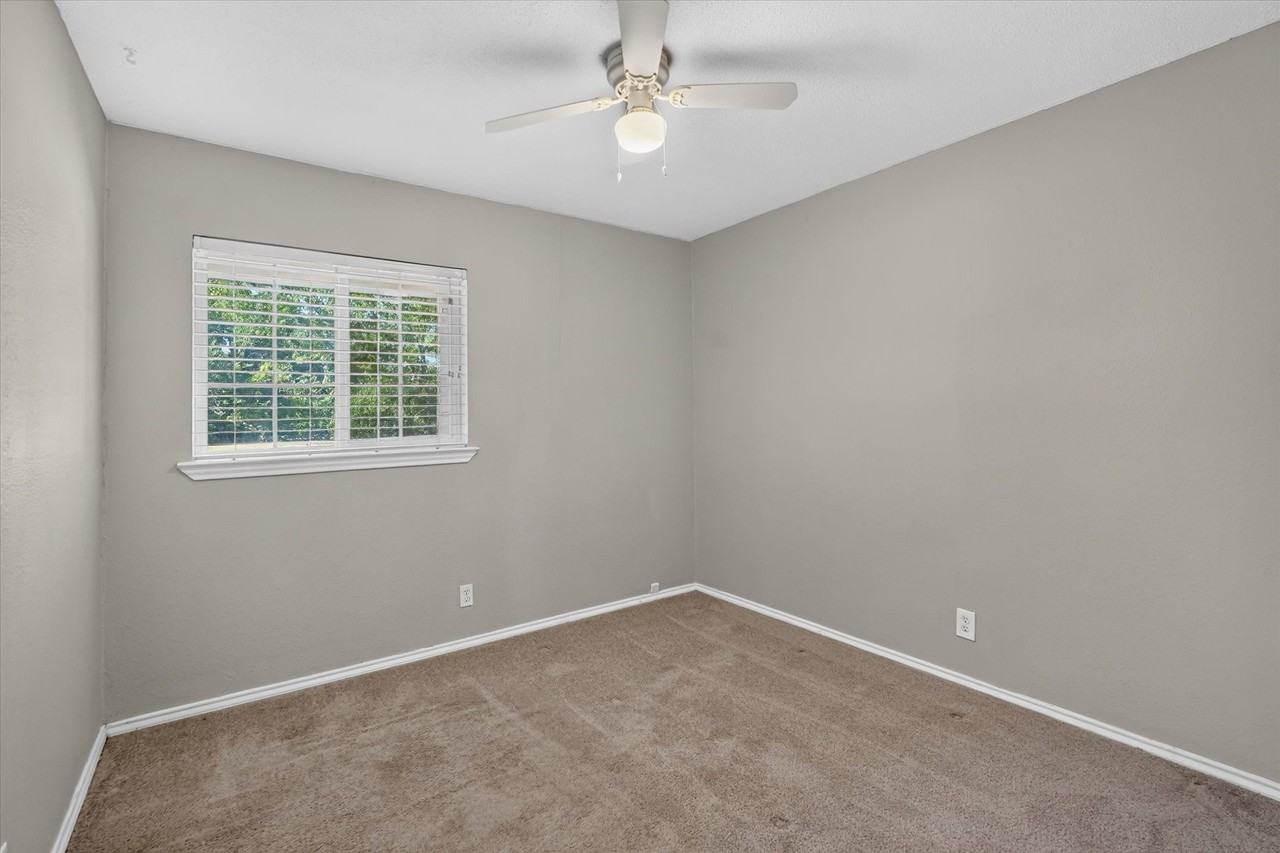 828 Kingswood Ave - Photo 6 of 11