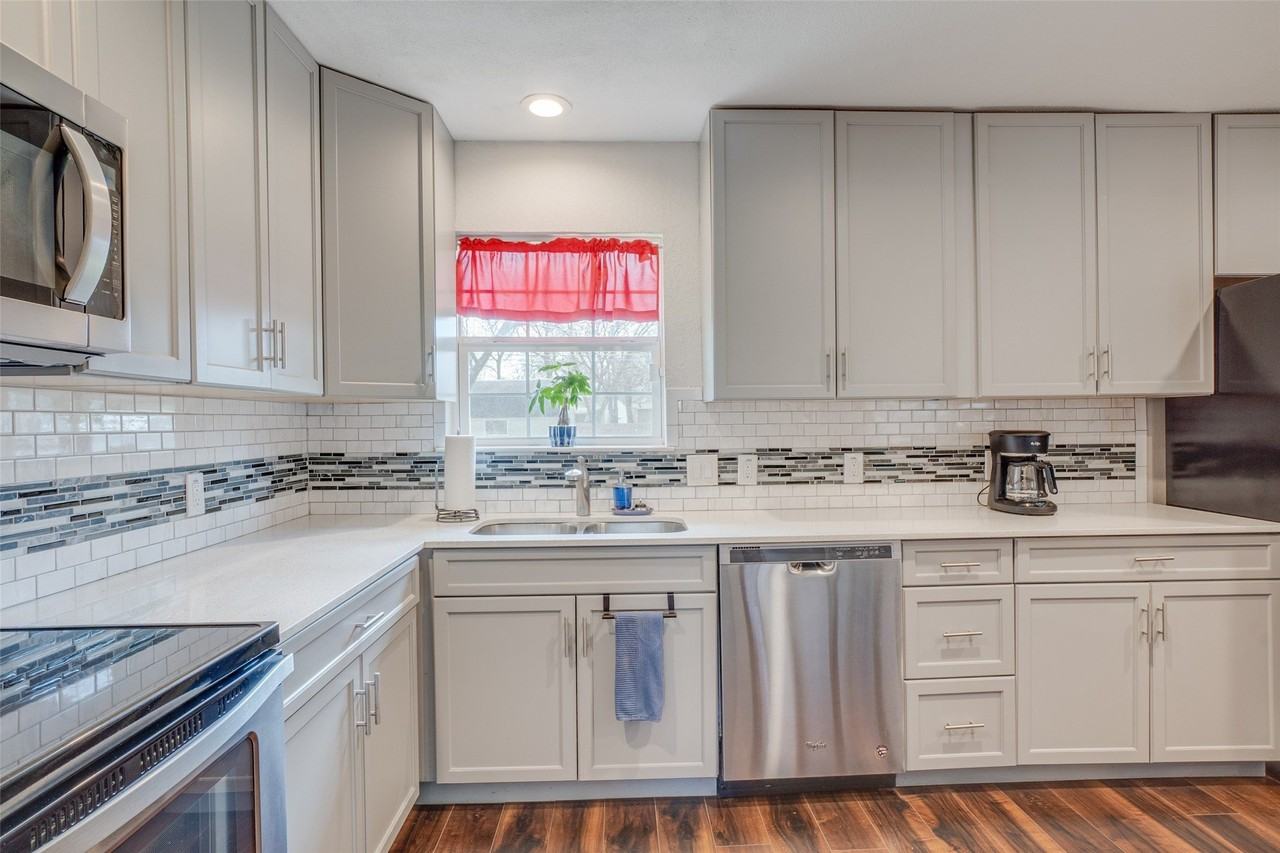 2822 Materhorn Dr - Photo 4 of 12