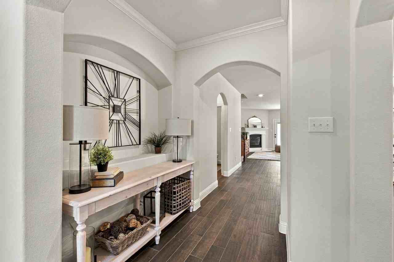 10841 Brownwood Pl - Photo 4 of 40