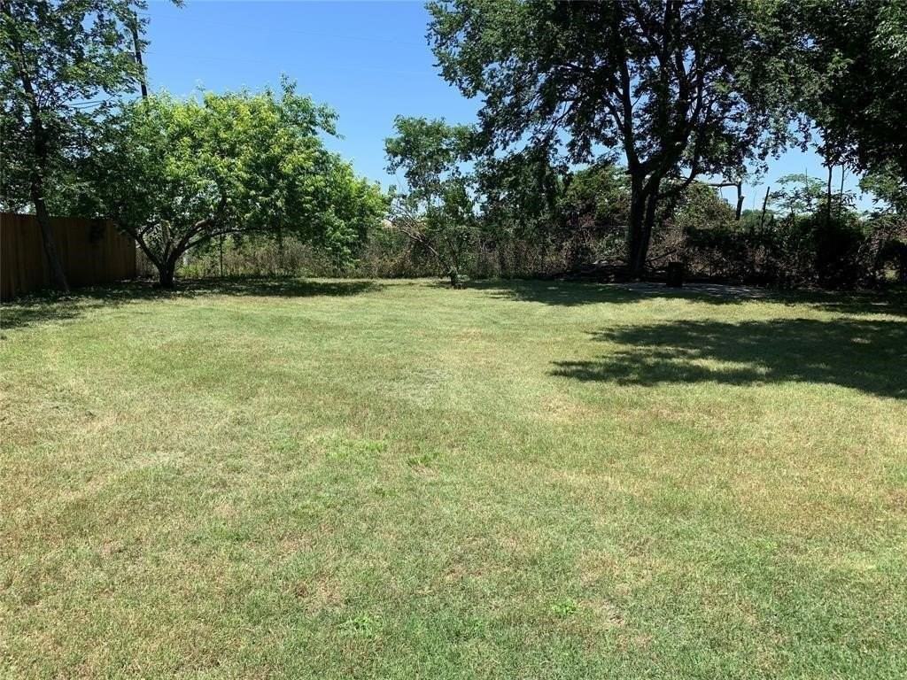 114 Barbara Way - Photo 3 of 6