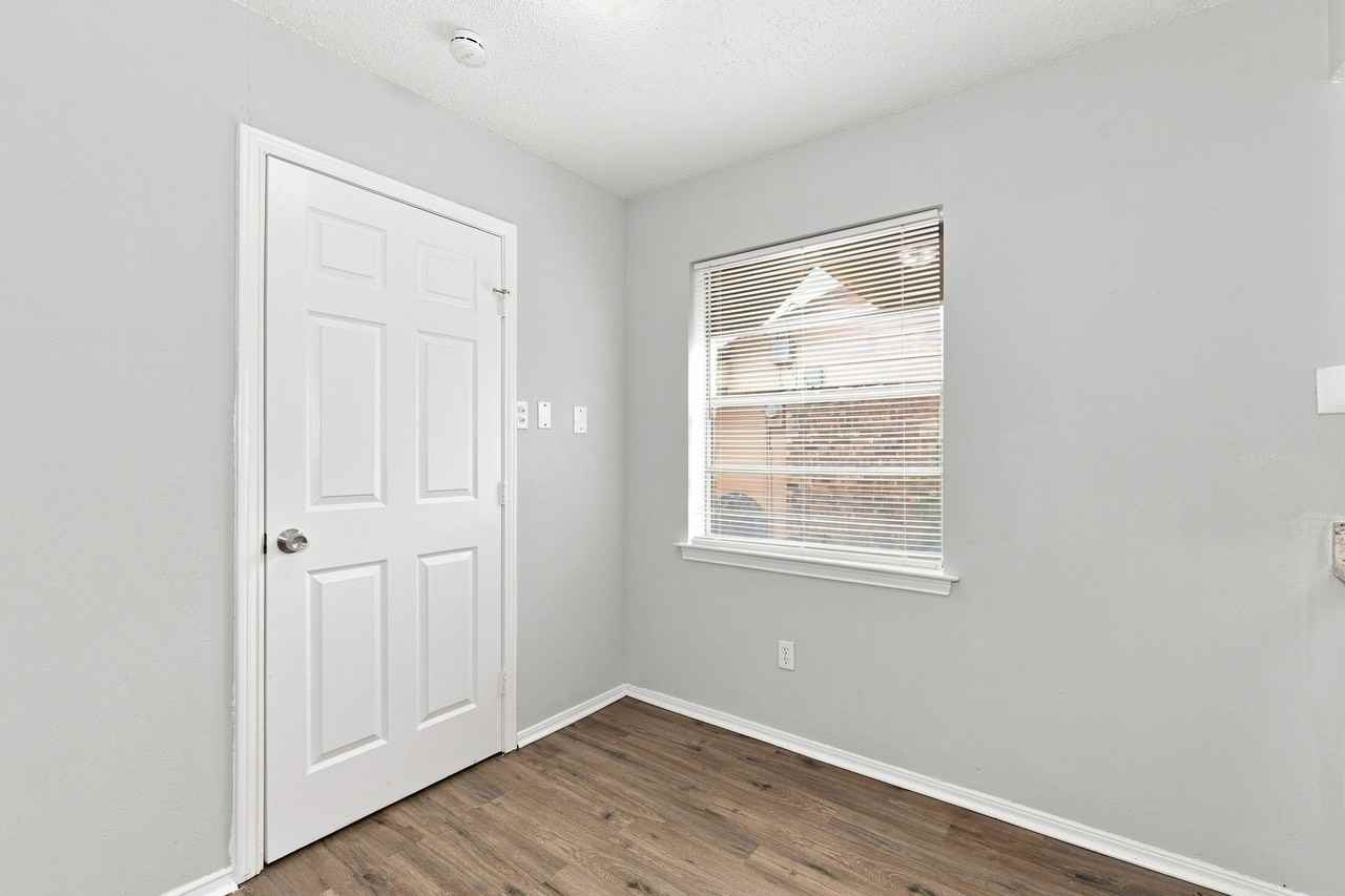 1349 Rutherford Dr - Photo 3 of 16
