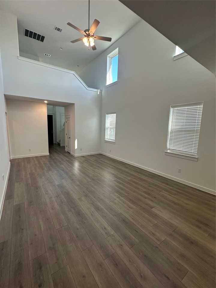 1350 Eldridge Pond St - Photo 5 of 30