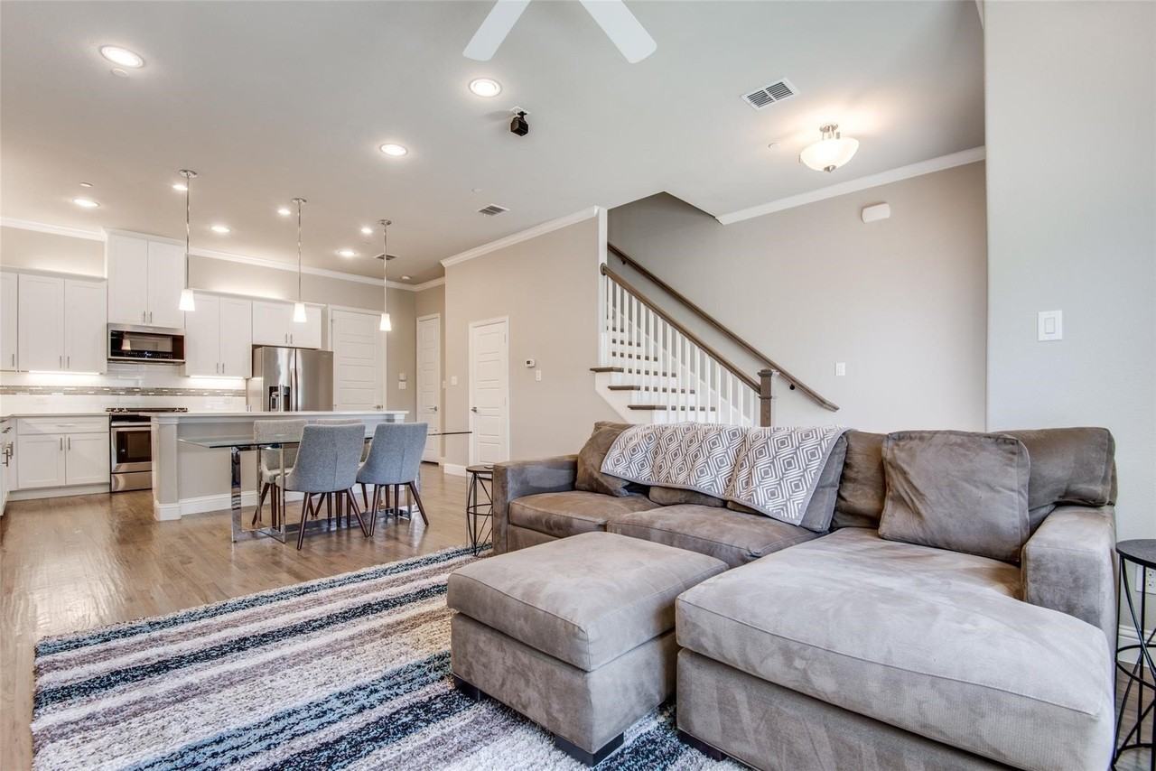 2821 Lindale Dr - Photo 5 of 24