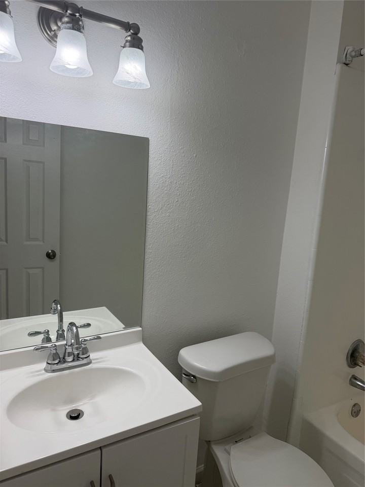 9805 Walnut St #210 - Photo 6 of 20
