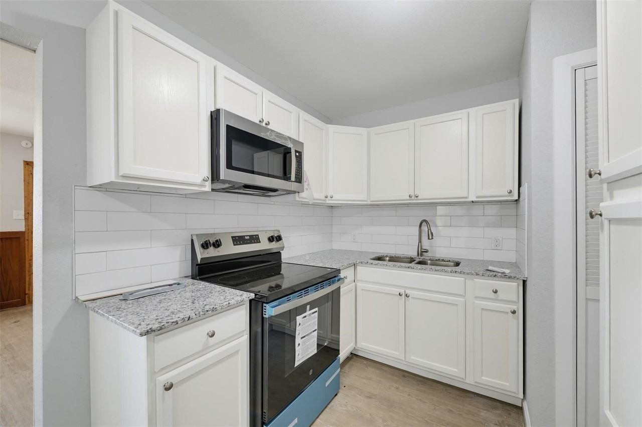 300 Emma St #B - Photo 3 of 7