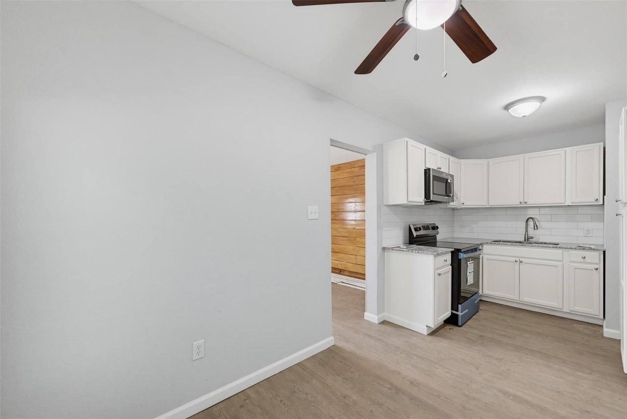 300 Emma St #B - Photo 4 of 7