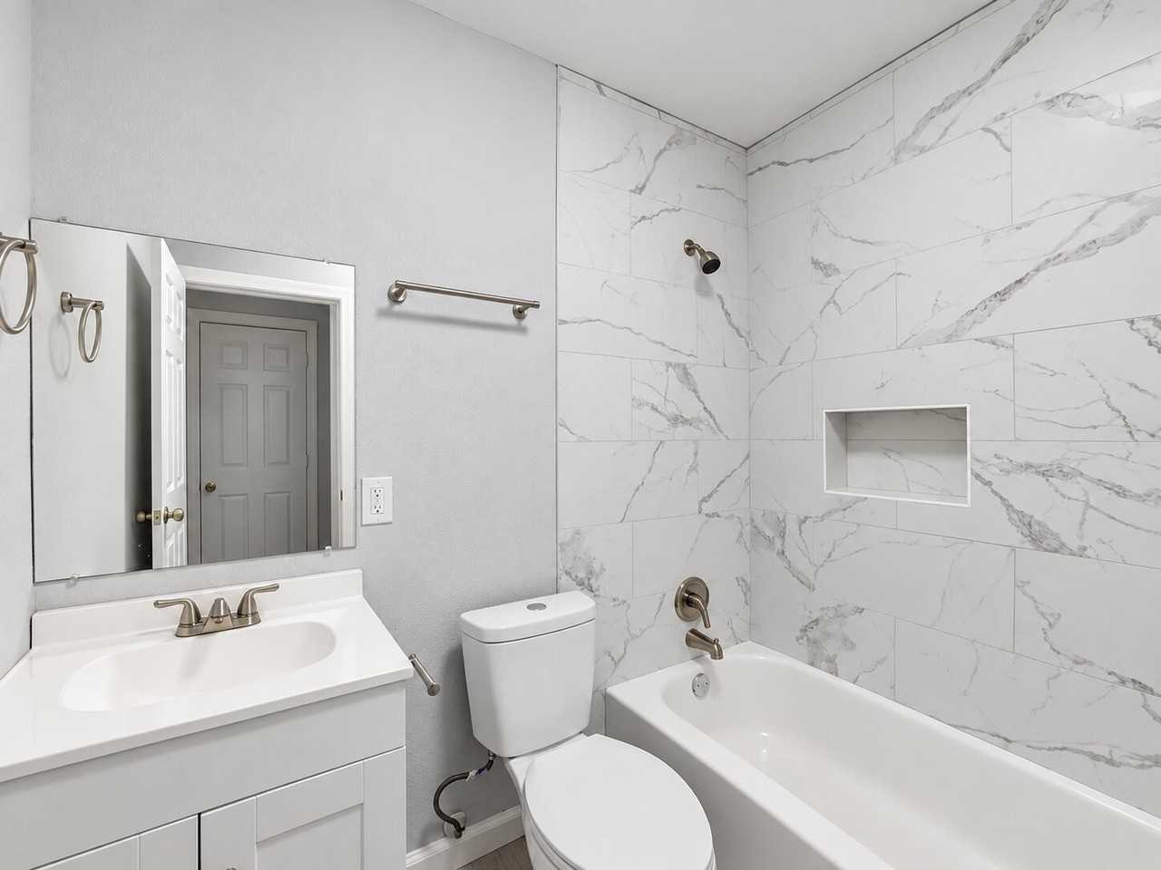 300 Emma St #B - Photo 5 of 7