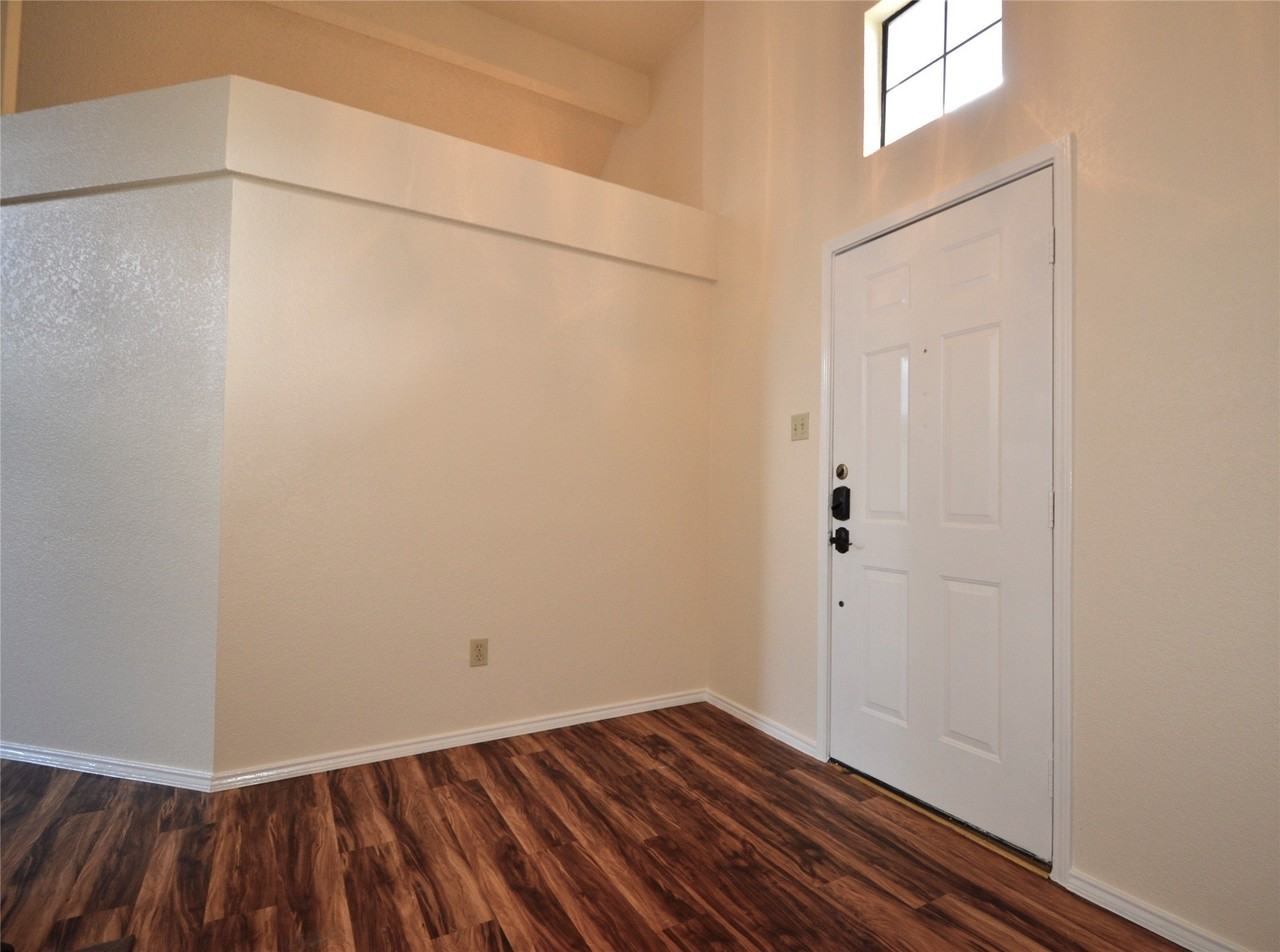 7972 Roundtable Rd - Photo 2 of 22
