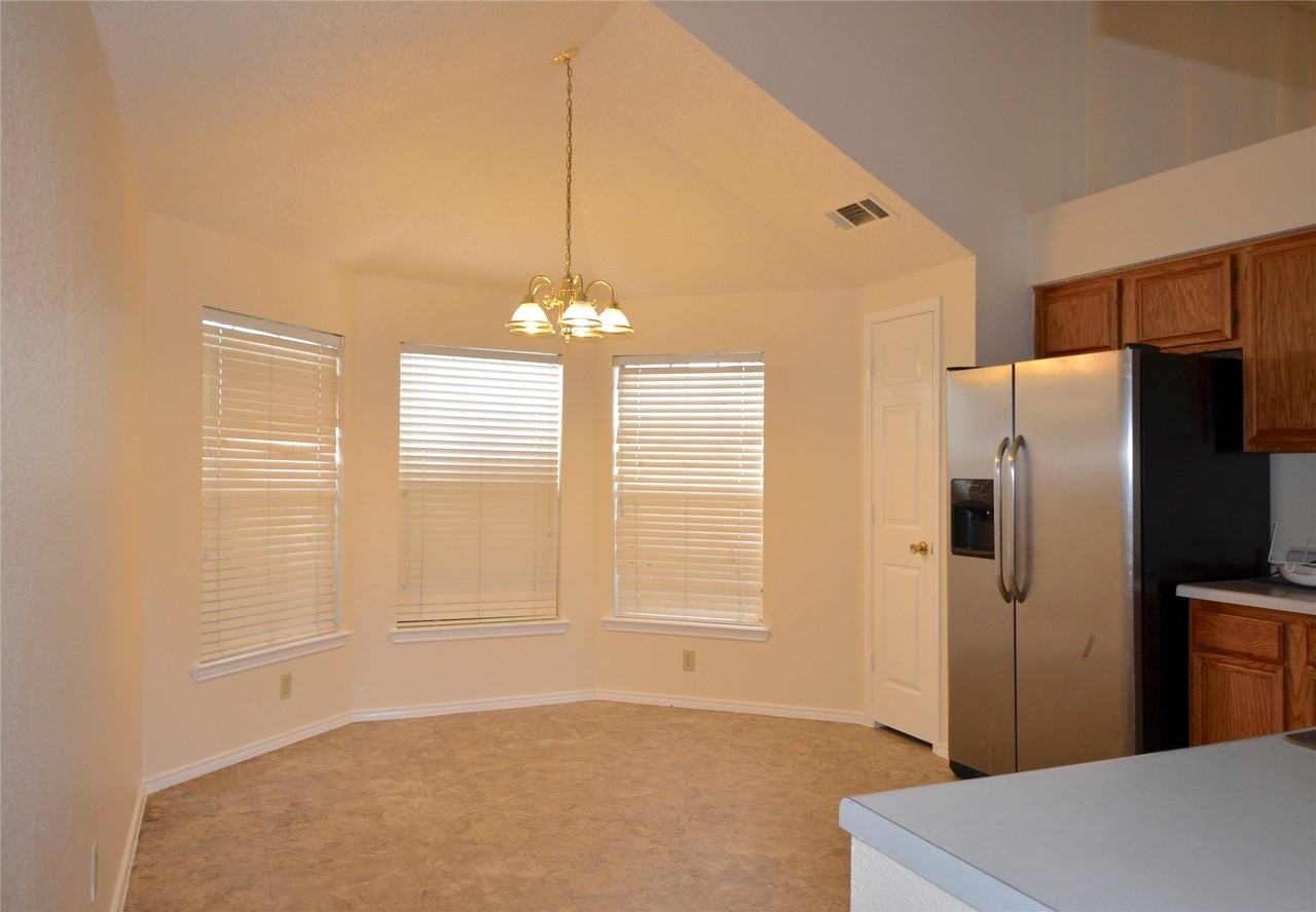 7972 Roundtable Rd - Photo 4 of 22