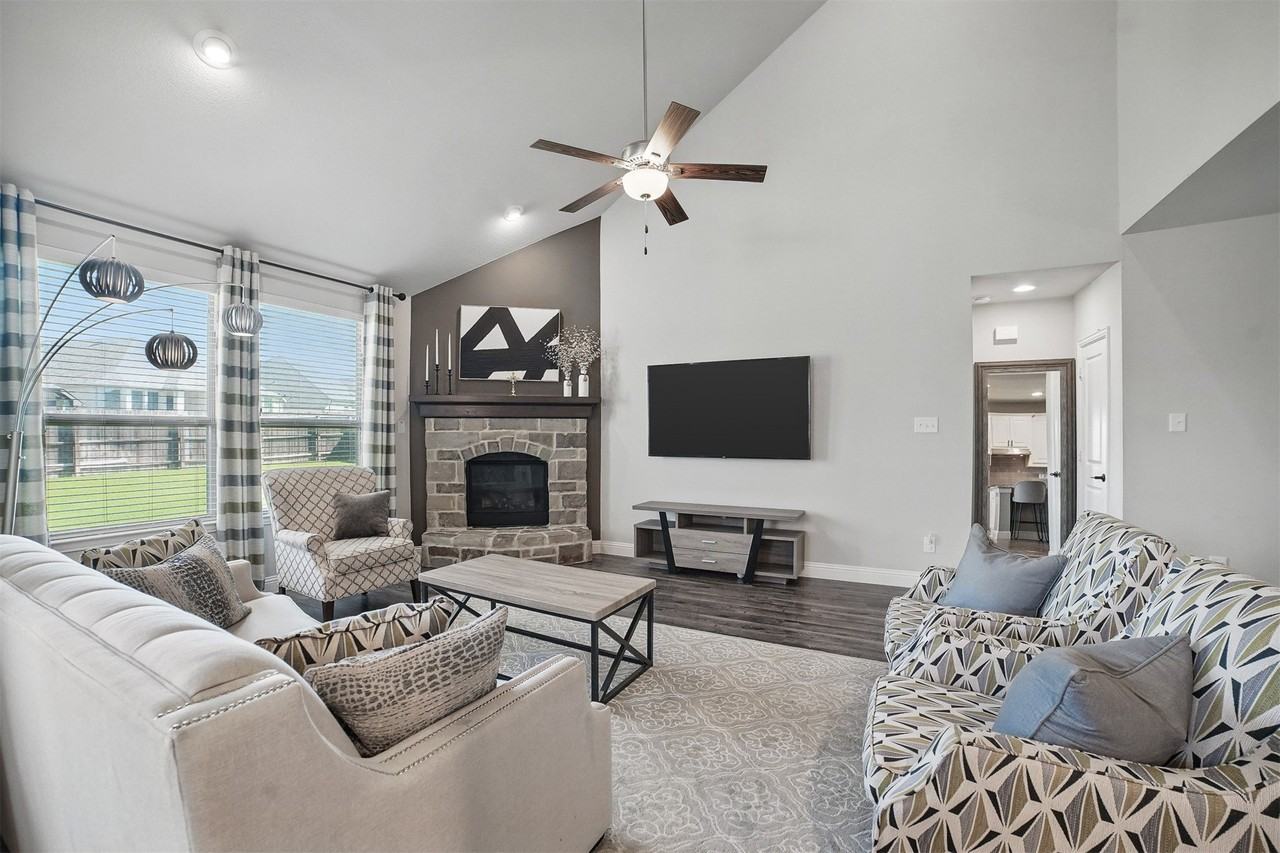 1306 Torrington Ln - Photo 6 of 40
