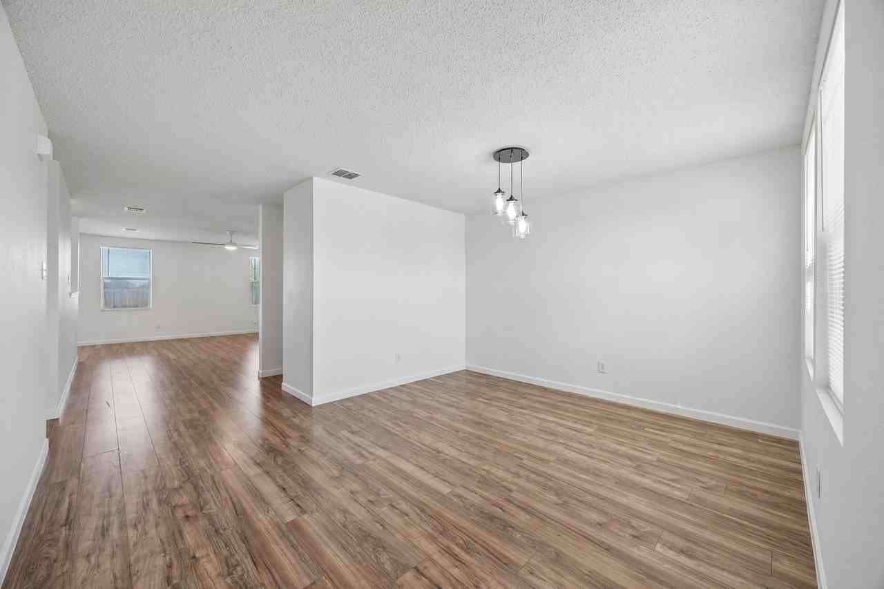 1721 Spyglass Dr - Photo 2 of 17