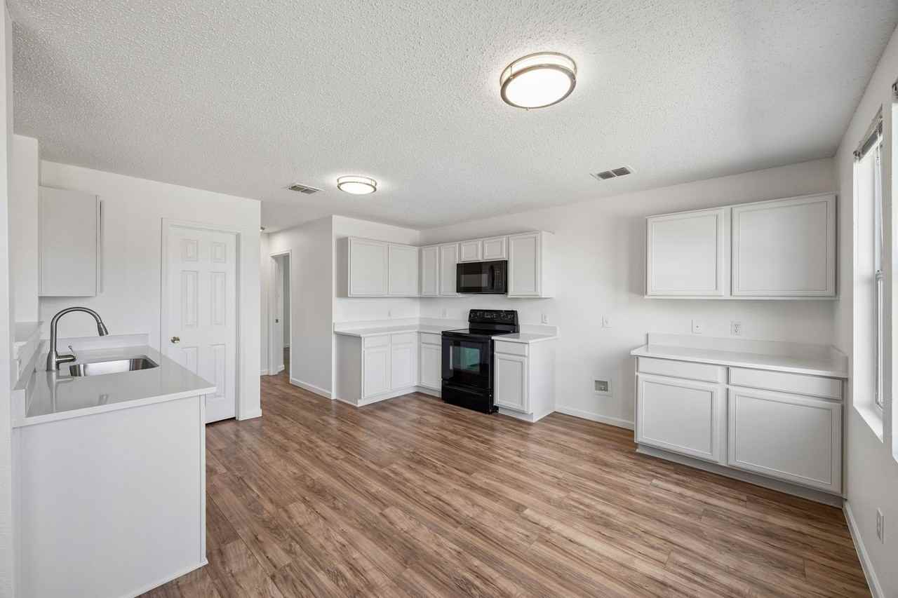 1721 Spyglass Dr - Photo 7 of 17