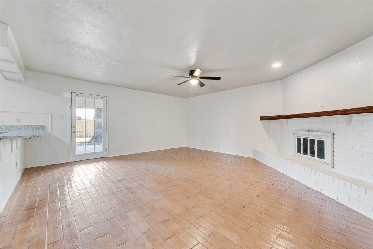 515 Forestwood Dr - Photo 3 of 16