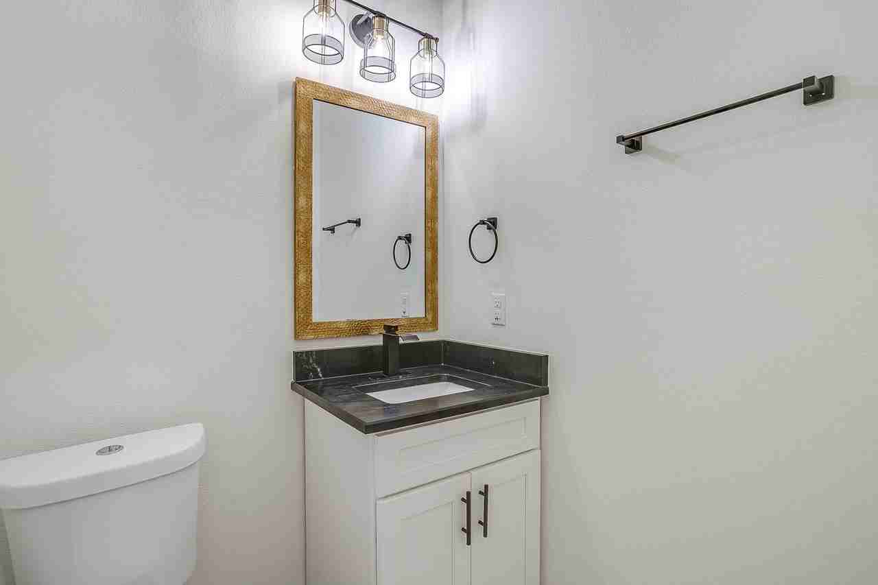 2921 Gipson St - Photo 7 of 17