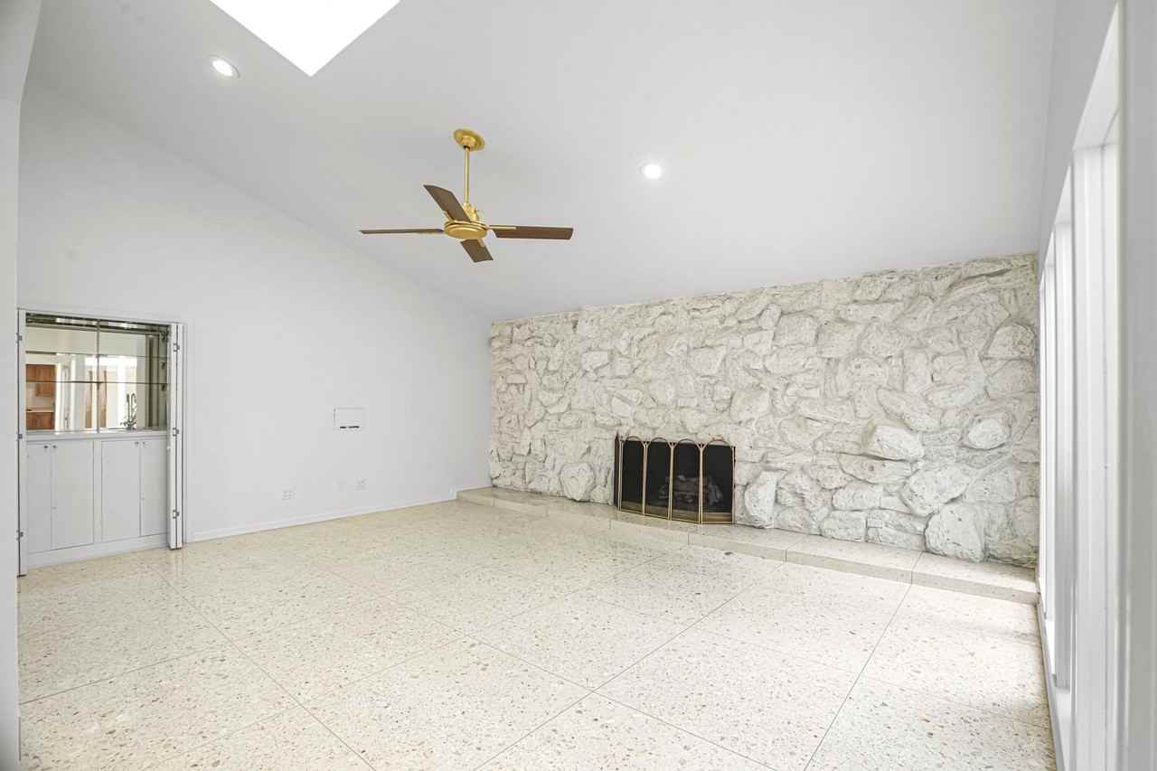 4452 Hockaday Dr - Photo 4 of 35
