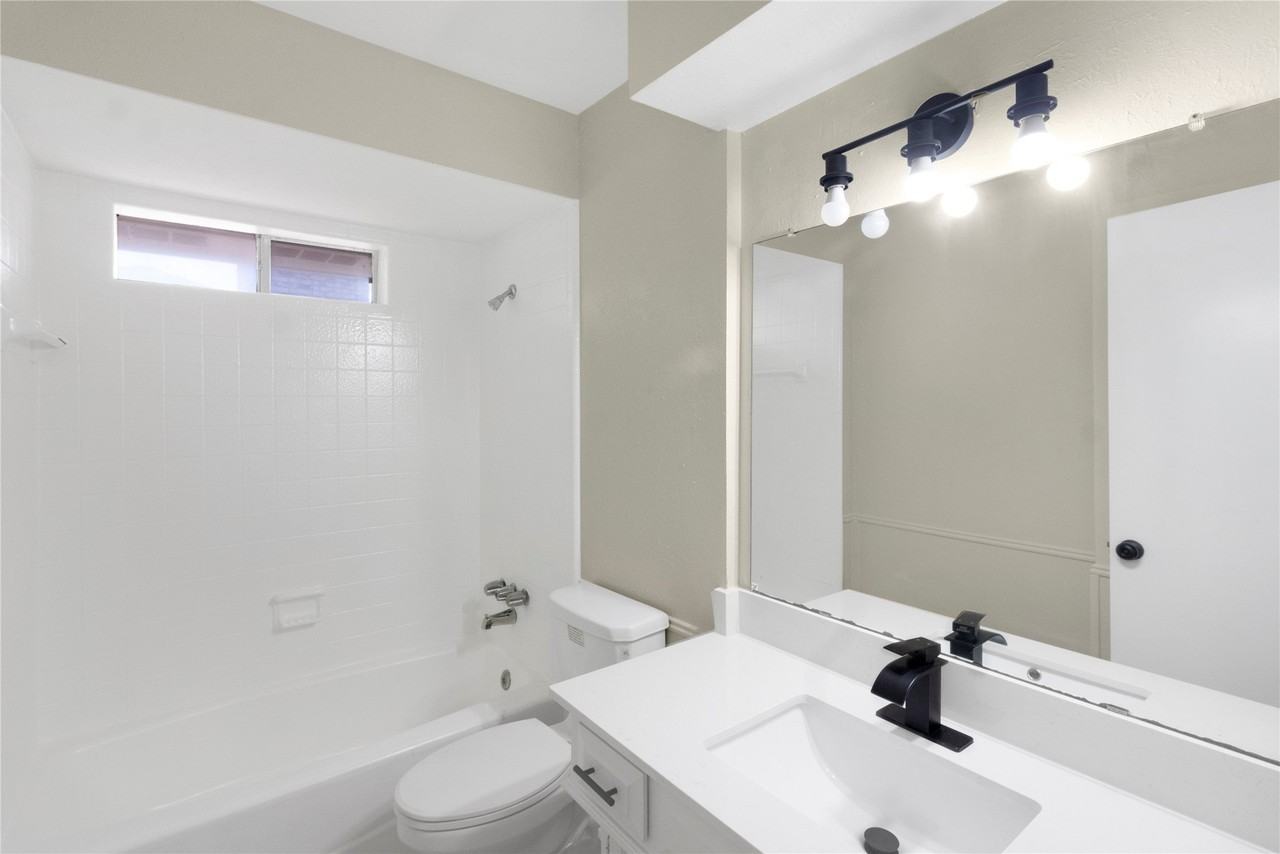 742 Ridge Crest Dr - Photo 5 of 25
