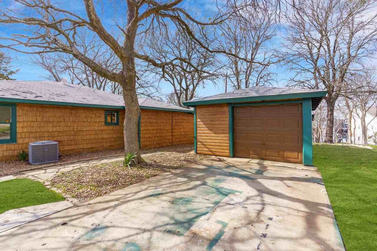 321 Crescent Dr - Photo 6 of 38