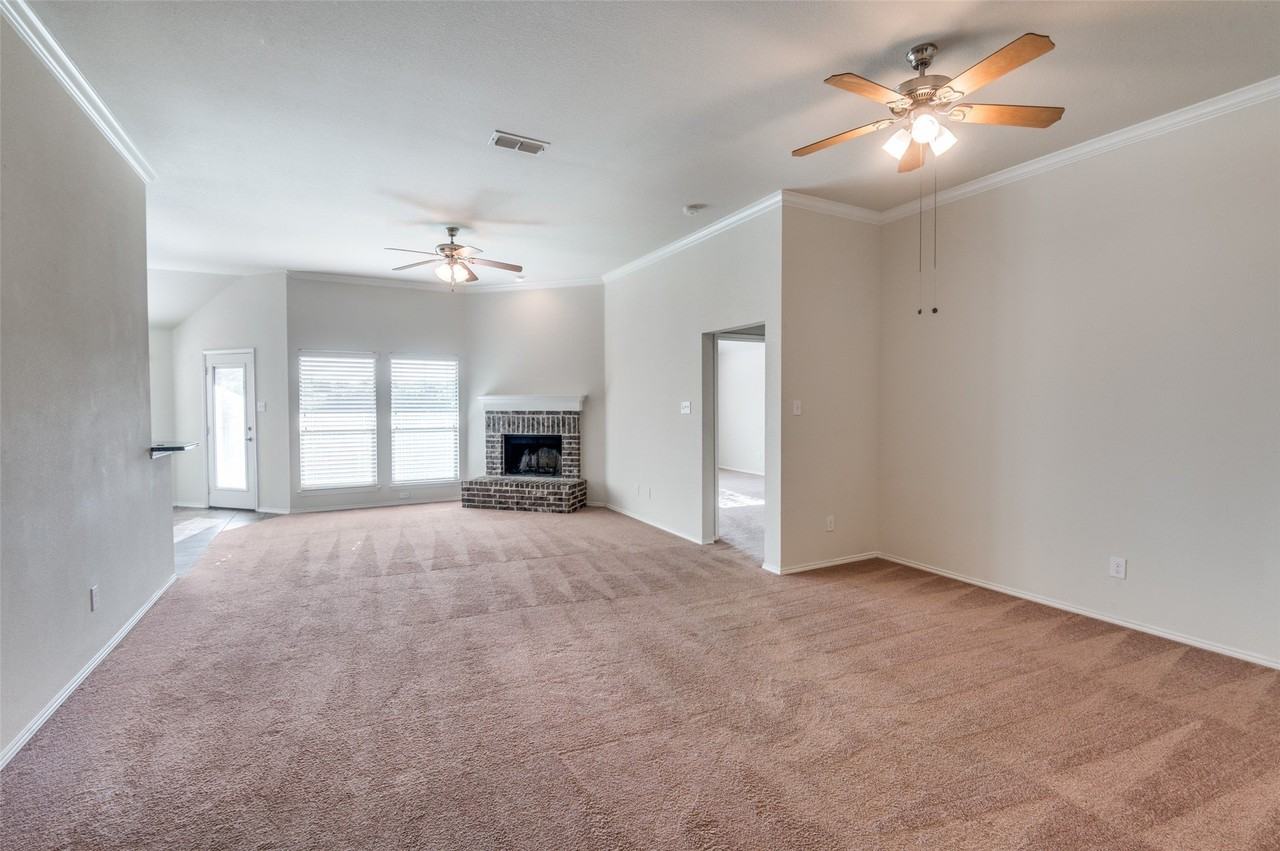 347 Creekside Way - Photo 4 of 25