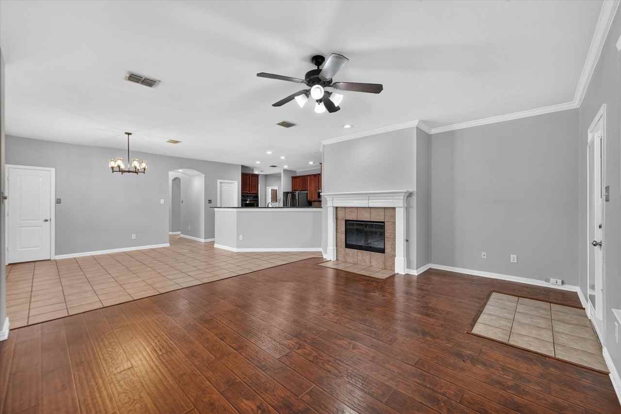 3809 Landsdowne Dr - Photo 2 of 23