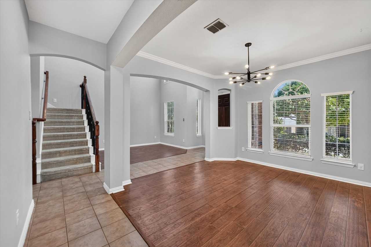 3809 Landsdowne Dr - Photo 3 of 23