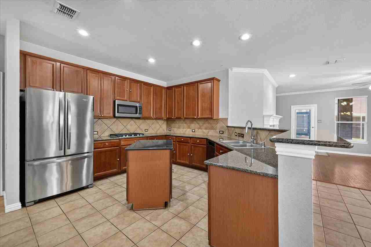 3809 Landsdowne Dr - Photo 5 of 23