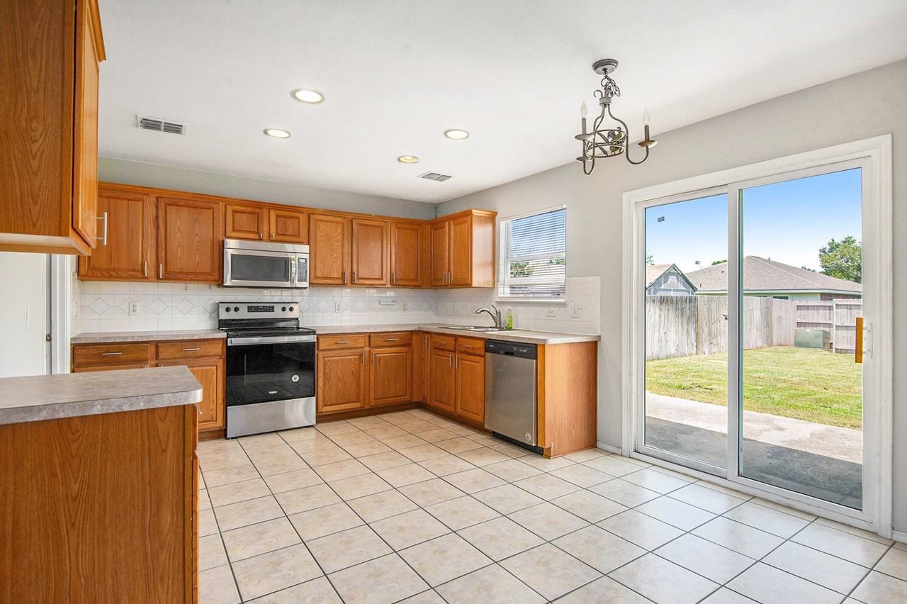 4225 Silverwood Trl - Photo 6 of 25