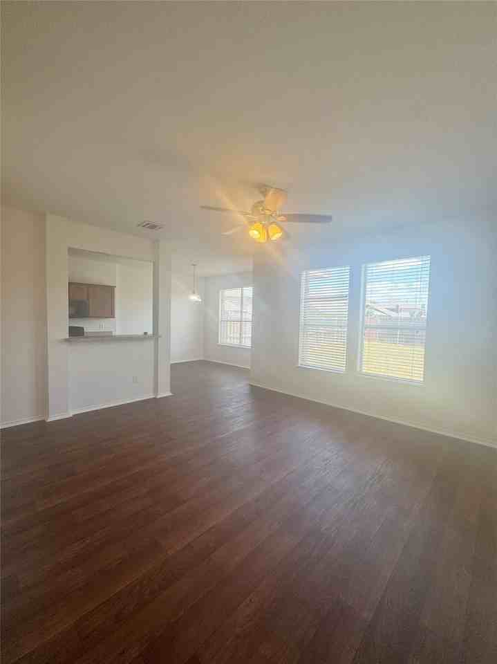 2264 Stonebrook Ln - Photo 3 of 17