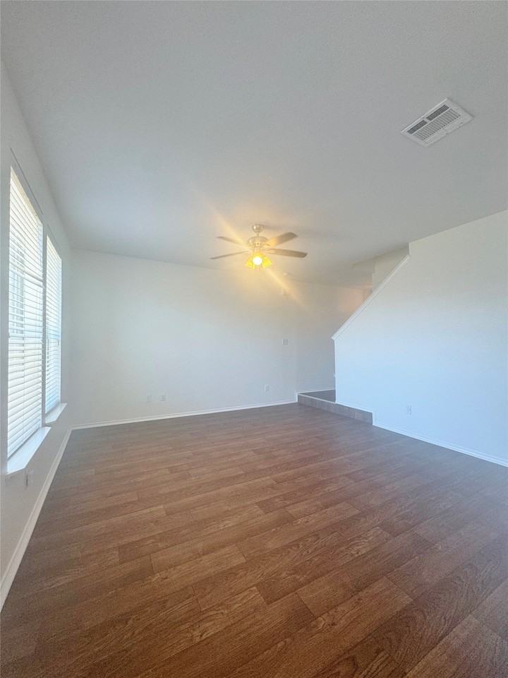 2264 Stonebrook Ln - Photo 4 of 17