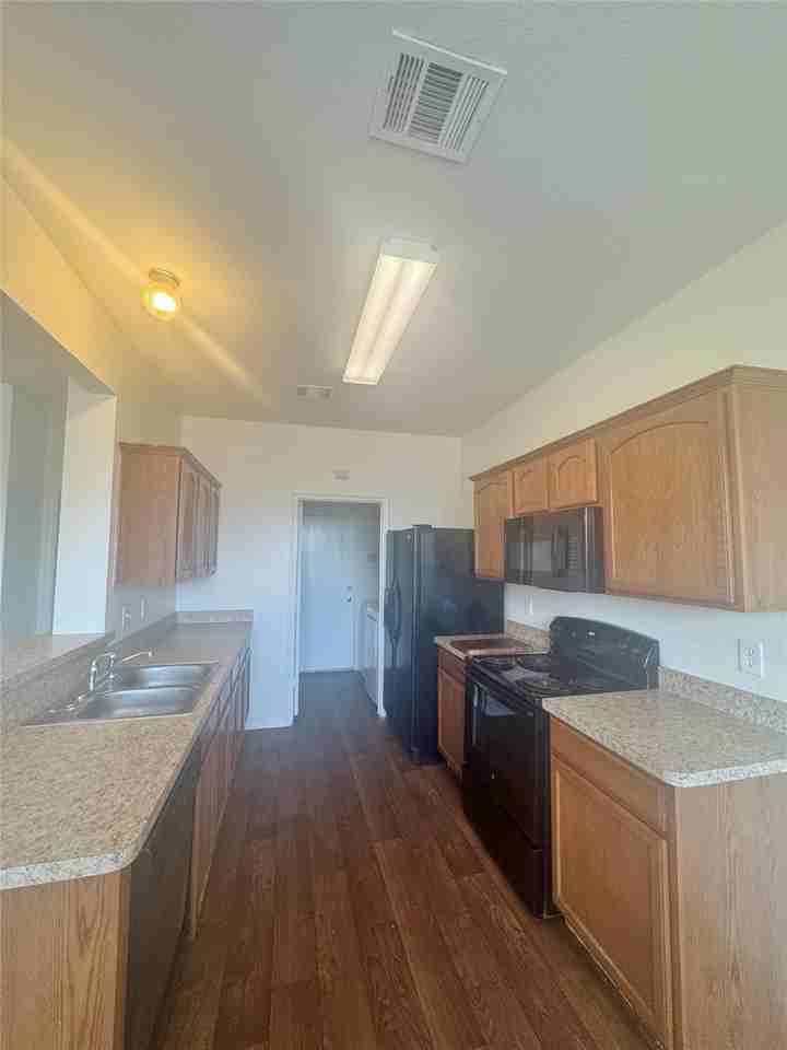 2264 Stonebrook Ln - Photo 6 of 17
