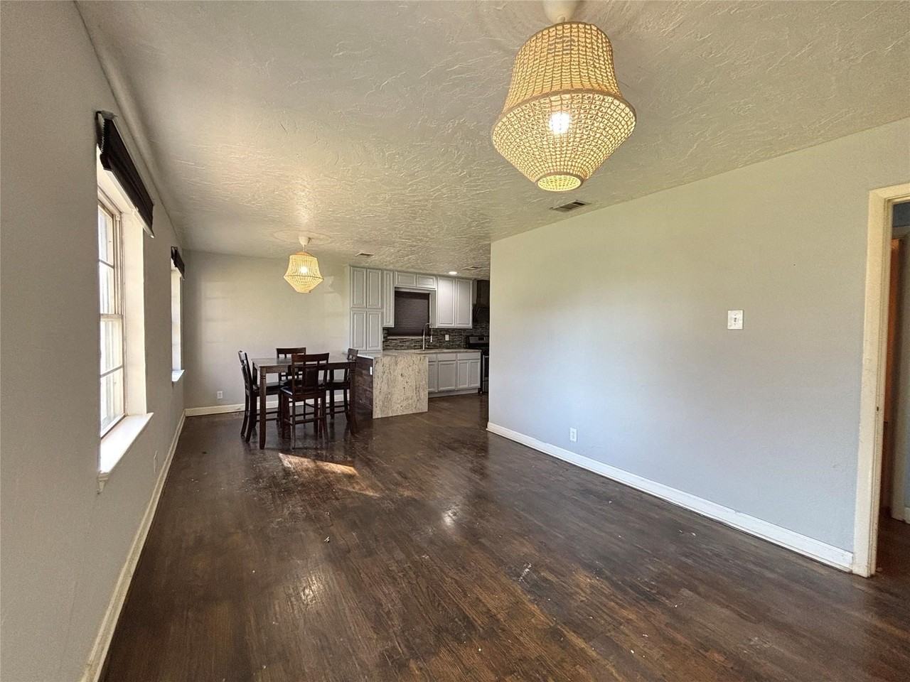1601 Park Pl - Photo 2 of 7