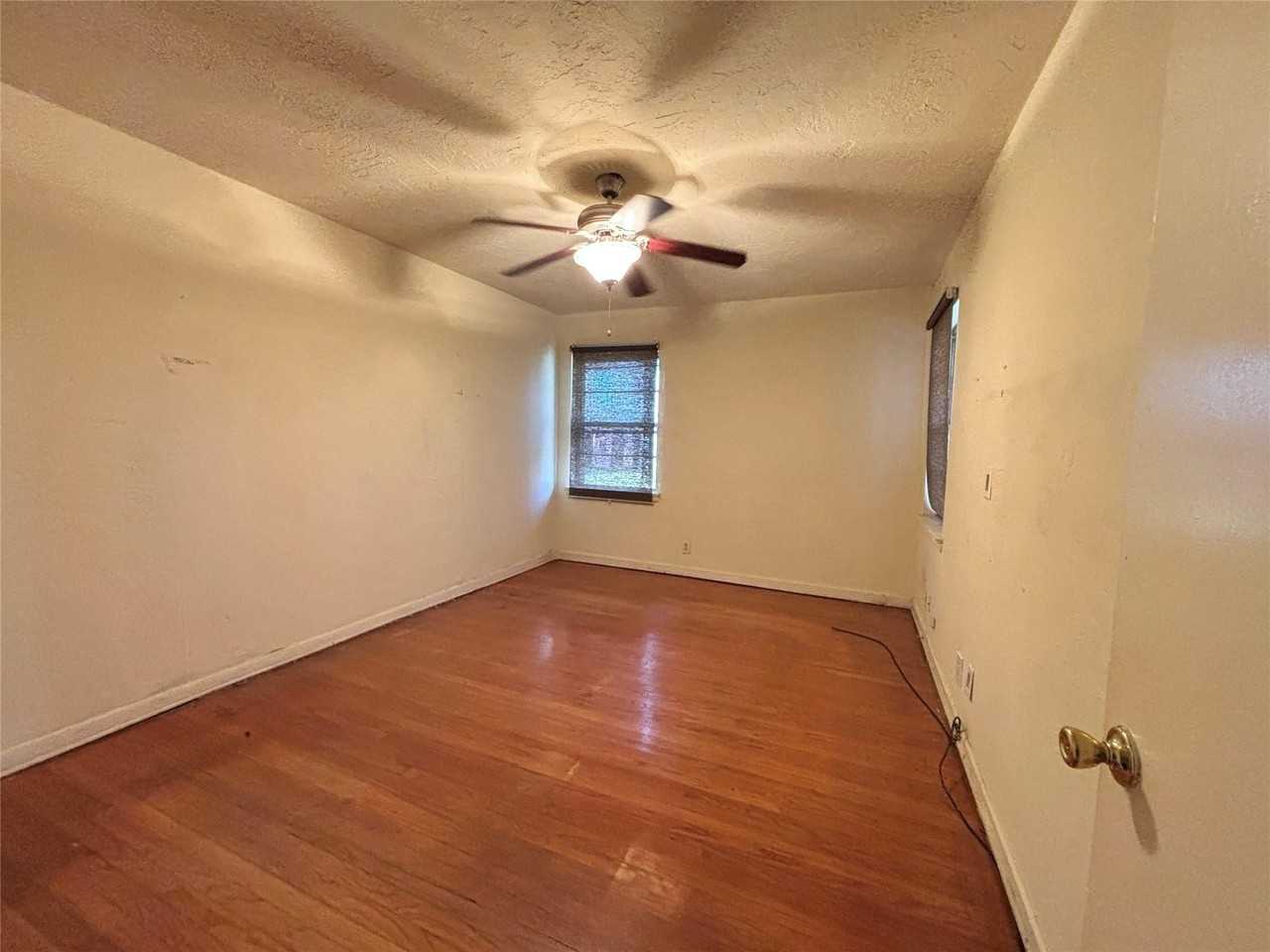 1601 Park Pl - Photo 4 of 7