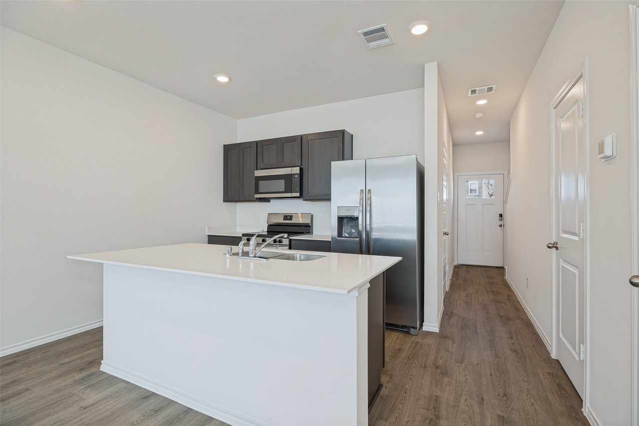 209 Tall Cedar Way - Photo 2 of 12