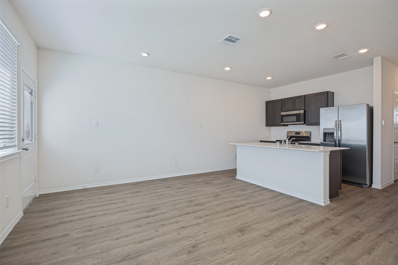 209 Tall Cedar Way - Photo 3 of 12