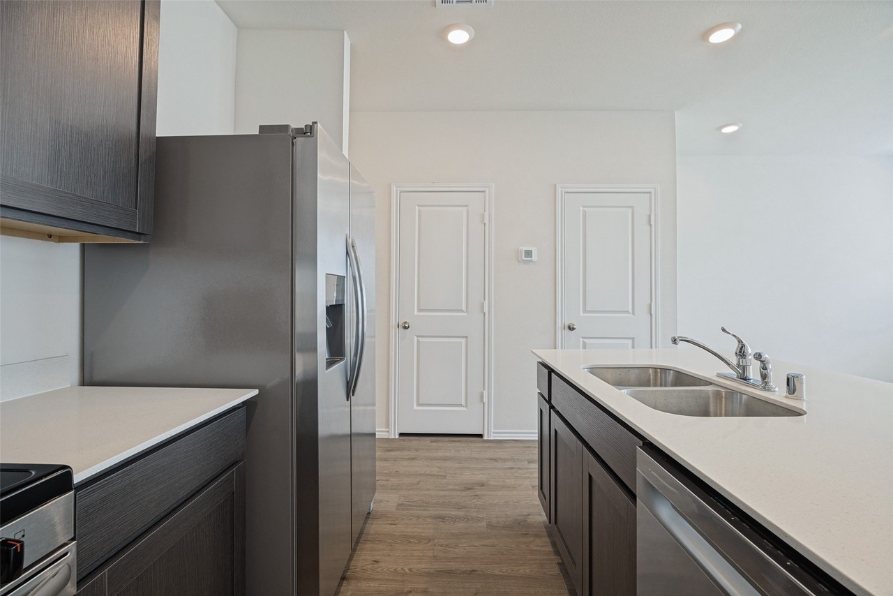 209 Tall Cedar Way - Photo 4 of 12