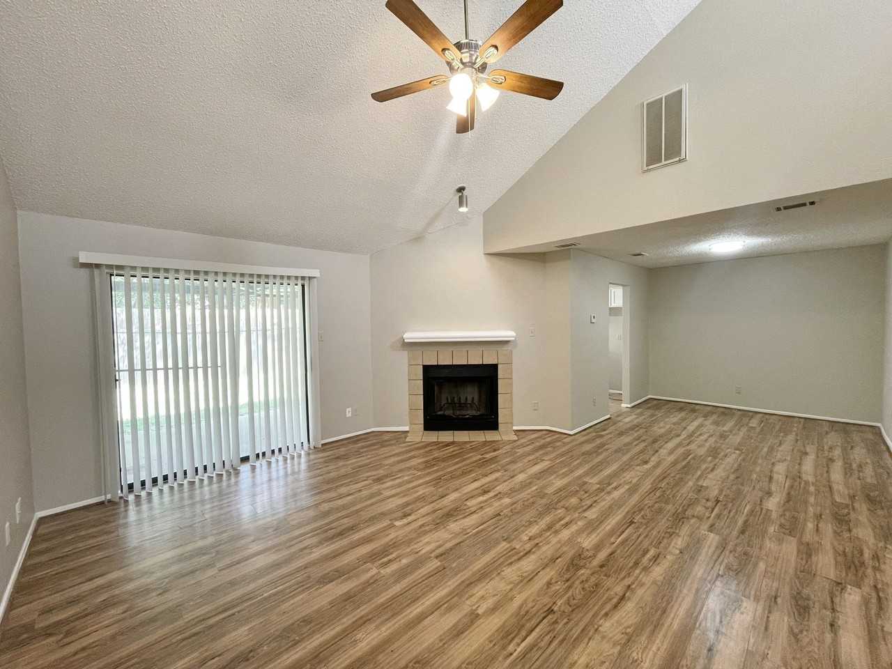 1910 Wilshire Dr - Photo 3 of 29
