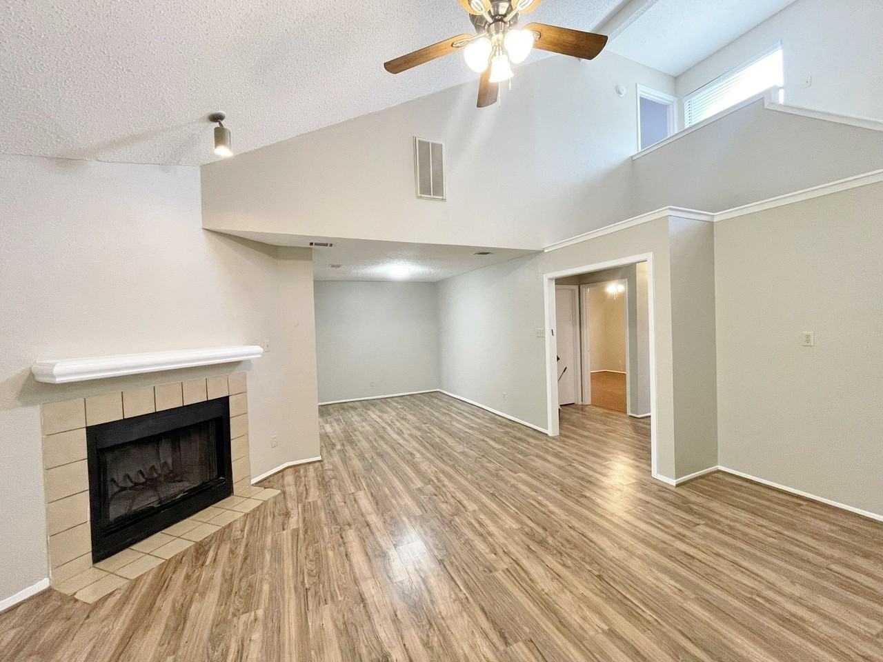 1910 Wilshire Dr - Photo 5 of 29