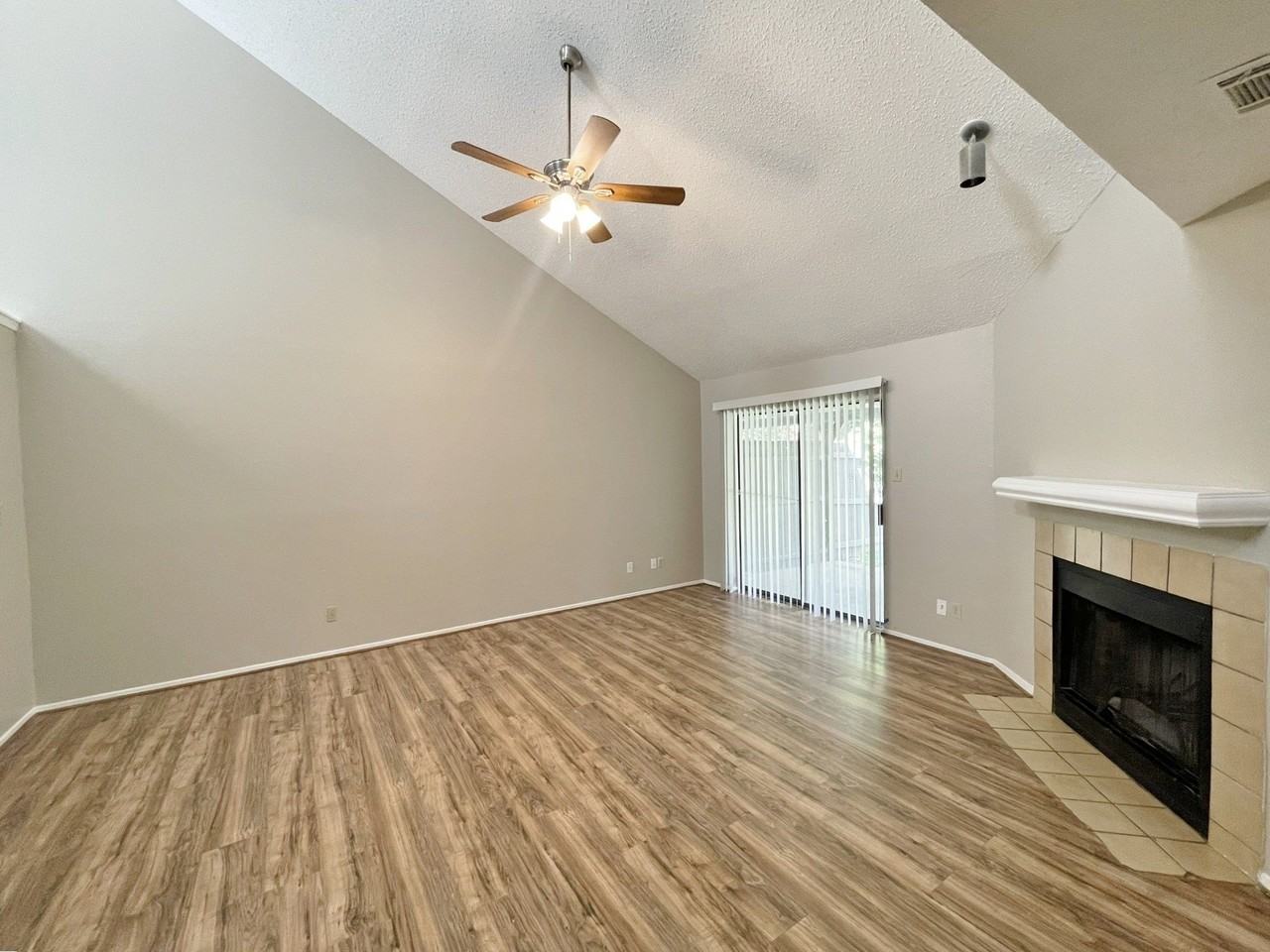 1910 Wilshire Dr - Photo 7 of 29