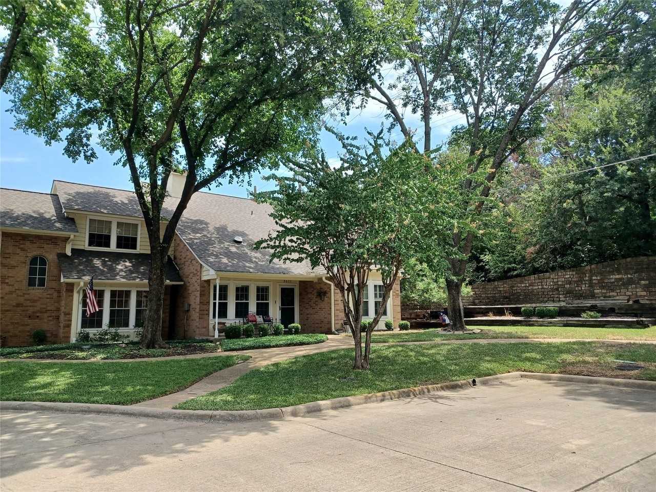 3611 Soft Wind Ct - Photo 3 of 31