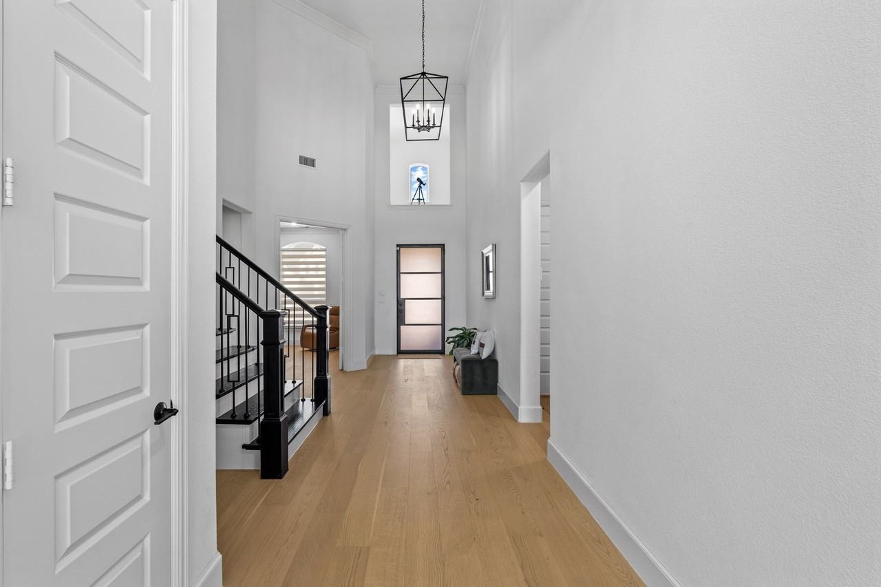2541 Forestbrook Dr - Photo 2 of 40